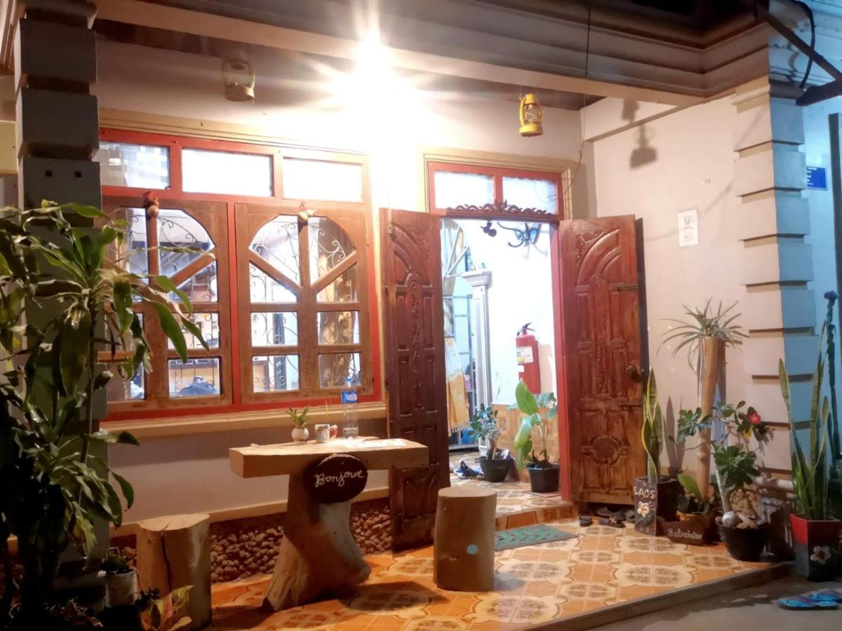 Khamphouy Guesthouse Champasak Exterior foto