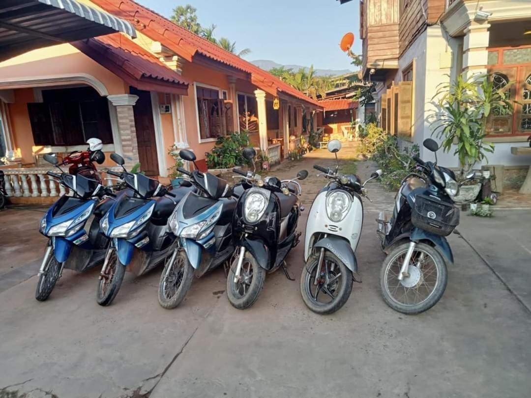 Khamphouy Guesthouse Champasak Exterior foto