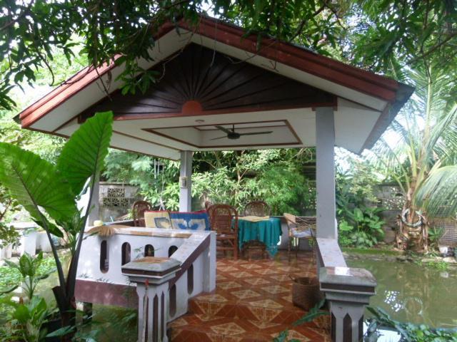 Khamphouy Guesthouse Champasak Exterior foto