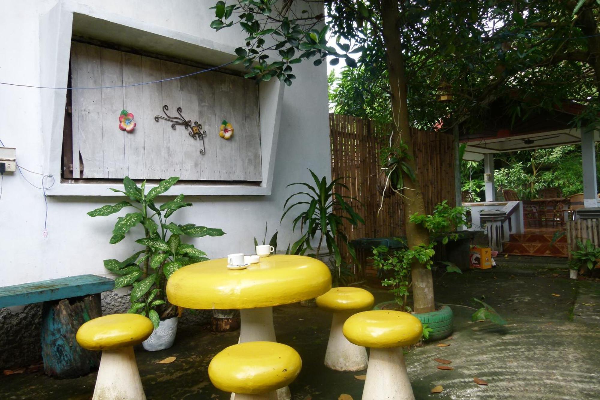 Khamphouy Guesthouse Champasak Exterior foto