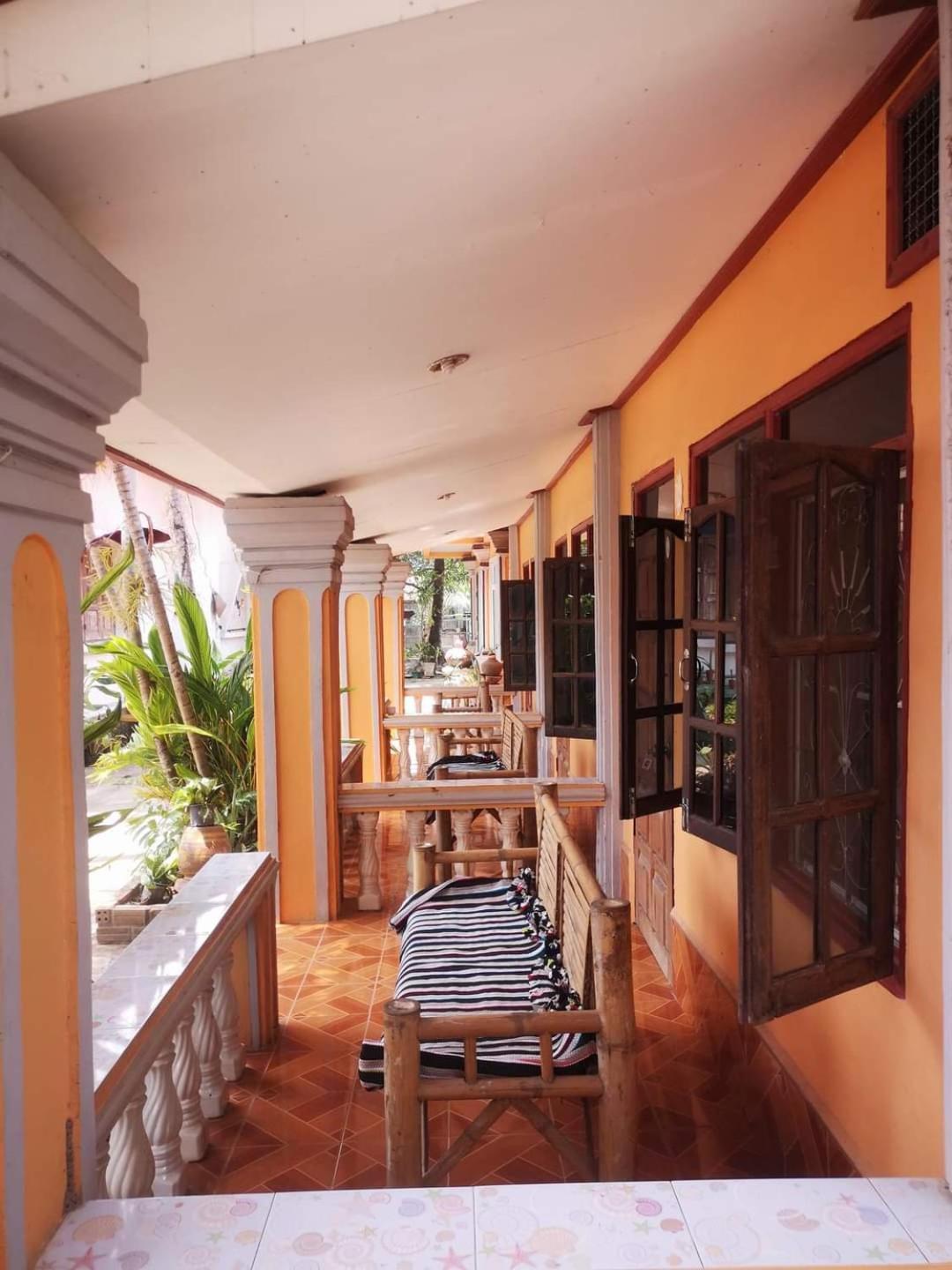 Khamphouy Guesthouse Champasak Exterior foto